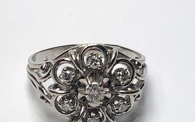 Flower" ring in white gold 750 thousandths and...