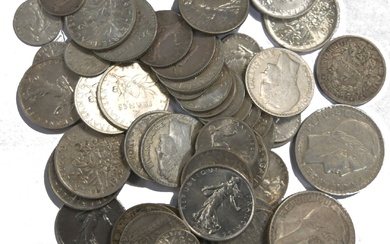 France - Divers Lot de monnaies en argent comprenant : -Neuf 5 Francs Semeuse -Quatorze...