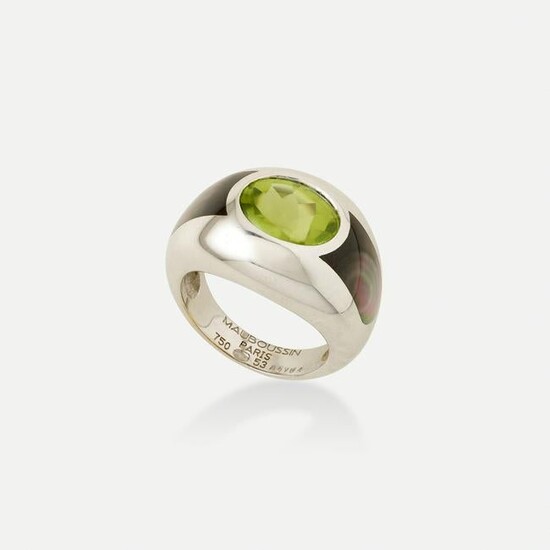 Mauboussin, Peridot, mother-of-pearl, and gold ring