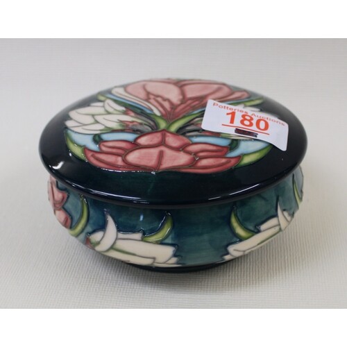 Moorcroft Collectors Club 2001 Water Lily lidded round box: ...