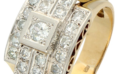 No Reserve - 14K Gold/platinum retro ring set with old cut diamonds.