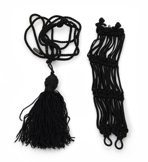 NOT SOLD. Ole Lynggaard: A jewellery set of black silk comprising a necklace with a tassel and ends of sterling silver and a braided cuff. (2) – Bruun Rasmussen Auctioneers of Fine Art