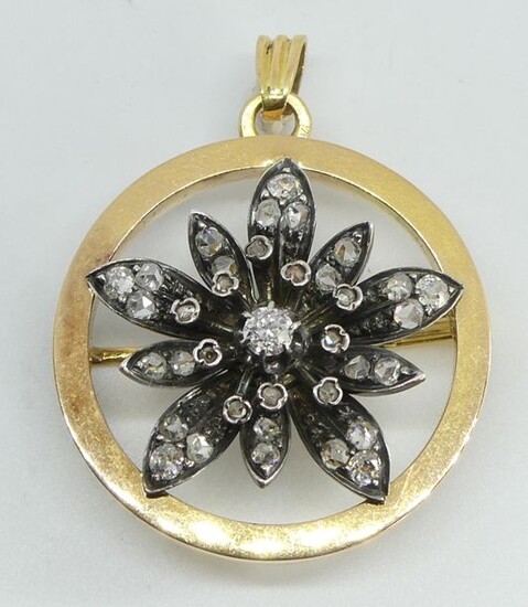 PENDANT that can form a BROCHURE in yellow gold, adorned with a silver flower set with rose-cut diamonds. Partly from the Napoleon III period. Gross weight 10.2 g (missing a small rose in a pistil)