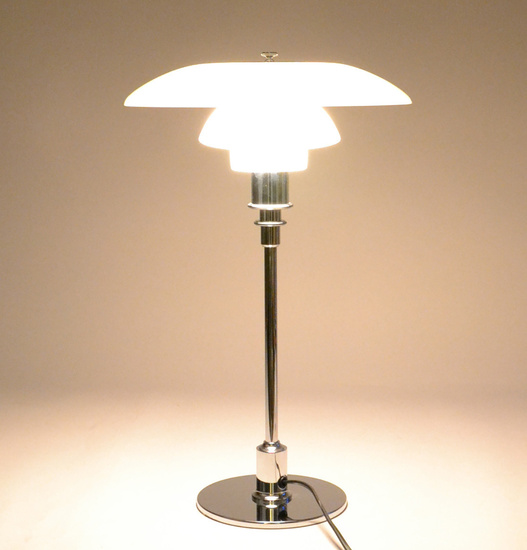 POUL HENNINGSEN. PH 3/2 TABLE LAMP.