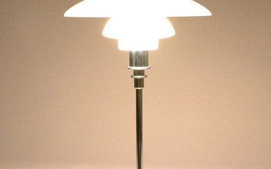 POUL HENNINGSEN. PH 3/2 TABLE LAMP.