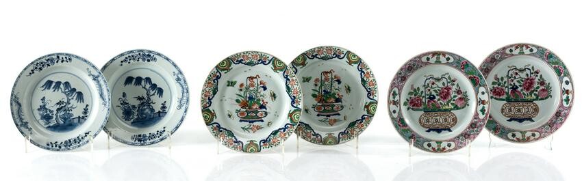 Pair of blue and white porcelain dishes