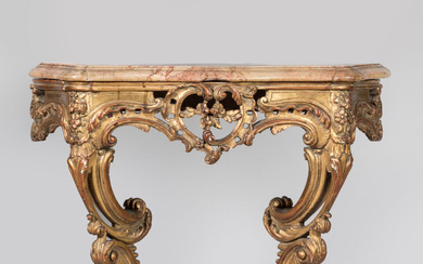 Paire de CONSOLES d'appliques en bois doré rocaille, dessus de marbre brèche. Style Louis XV. 86 x 74 x 35 cm. Accidenté et recollé.