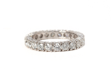 RING, 18K white gold with brilliant cut diamonds, total 2.35 ct.