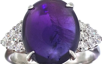 Ring in white gold 750°/°°°sertie of an amethyst cabochon of 5 cts approx. with diamonds, Finger size 53, Gross weight: 5,13g