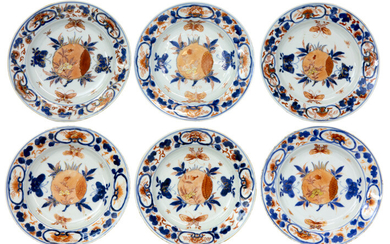 Series of six 18th century Chinese porcelain plates with Imari-decor with pomegranate and butterflies - diameter : 22,2 cm ||series of six 18th Cent. Chinese plates in porcelain with Imari decor with pomegranate and butterflies