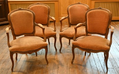 Suite de (x4) fauteuils type "cabriolet" en bois naturel sculpté de style Louis XV (usures...