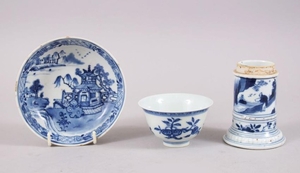 THREE CHINESE 19TH / 20TH CENTURY BLUE & WHITE