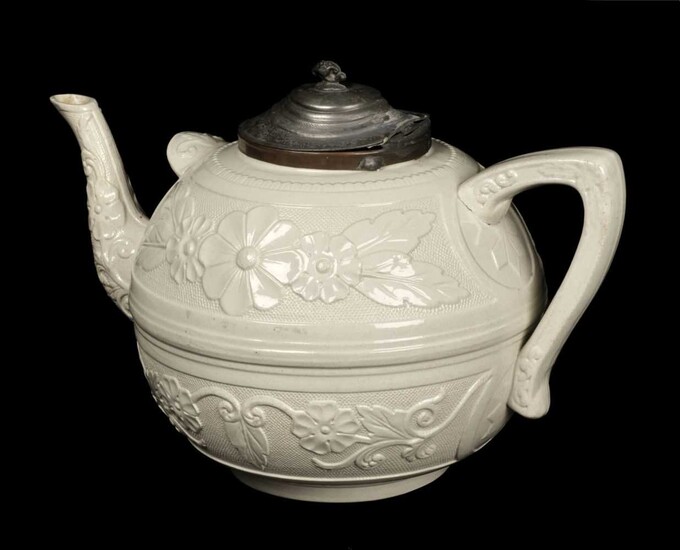 Teapot. A Victorian oversized creamware teapot, possibly Leeds