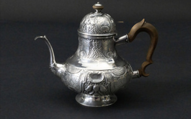 Teekanne / A silver tea pot, wohl Paulus Vermeulen, Haarlem,...