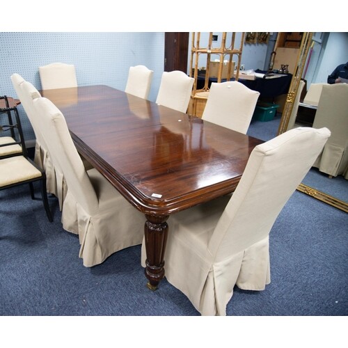 WILLIAM IV STYLE MAHOGANY EXTENDING DINING TABLE, oblong wit...