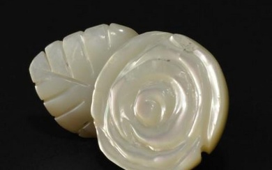 14ct Carved Mother of Pearl Rose