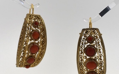 15 kt. Yellow gold - Earrings - 16.40 ct Coral