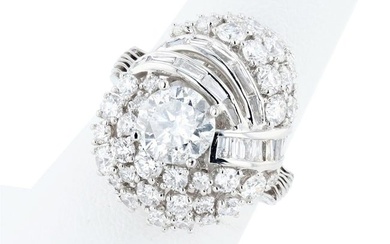 1.51 ctw F COLOR CENTER Diamond Platinum Ring (4.14 ctw Diamonds)