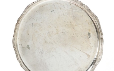 Round silver dish. P. Herz, Copenhagen 1945. Weight 888 gr. Diam. 34 cm.