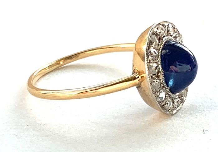 18 kt. Gold - Ring Sapphire - Diamonds