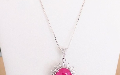18 kt. White gold - Necklace with pendant - 10.45 ct Ruby - Diamond