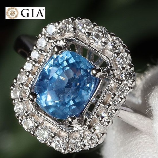 18 kt. White gold - Ring GIA Certified Cornflower Blue Sapphire - VS Diamonds