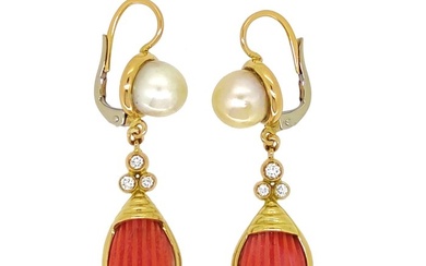 18 kt. White gold, Yellow gold - Earrings - 0.42 ct Diamonds - Mediterranean red corals 8.88 x 10.31 mm - 8.78 mm Akoya pearls