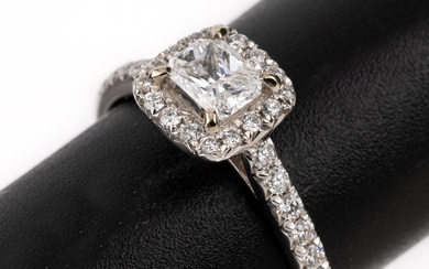18 kt gold diamond-ring , WG 750/000, centered diamond-radian approx....