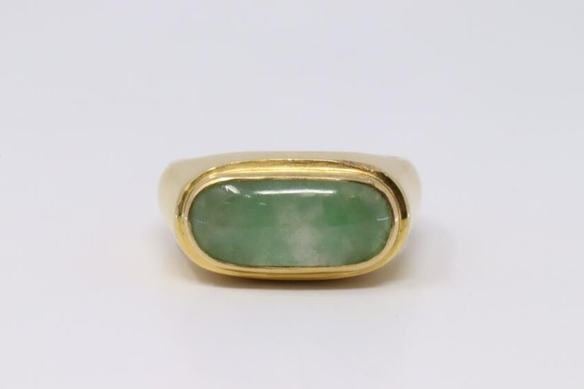 18Kt Yellow Gold Jade Ring.