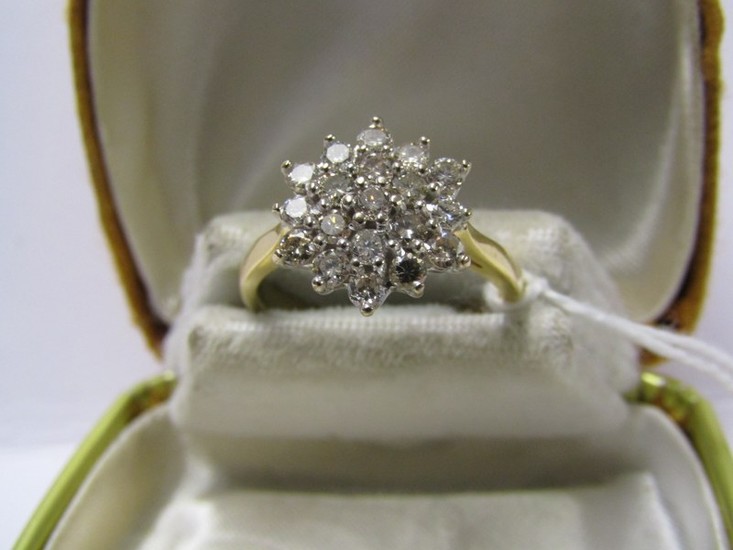 18ct YELLOW GOLD DIAMOND CLUSTER RING, impressive diamond cl...