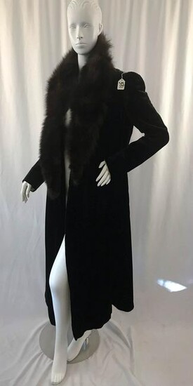 1920s Black Velvet Opera Coat with Fur Collar