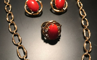 18 kt. Yellow gold - Earrings, Necklace, Ring, Set Mediterranean red coral - Diamonds