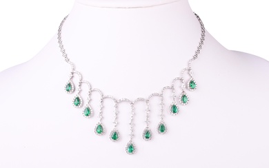 3.8 CARAT EMERALD AND 4.7 CARAT DIAMOND DROP NECKLACE SET IN 18K WHITE GOLD Length: 15 1/4 in. (x 38.7 cm.)