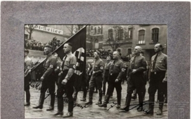 Adolf Hitler - Jakob Grimminger - Foto vom Marsch am 9. November 1935, mit eigh. Unterschriften u.v.m.