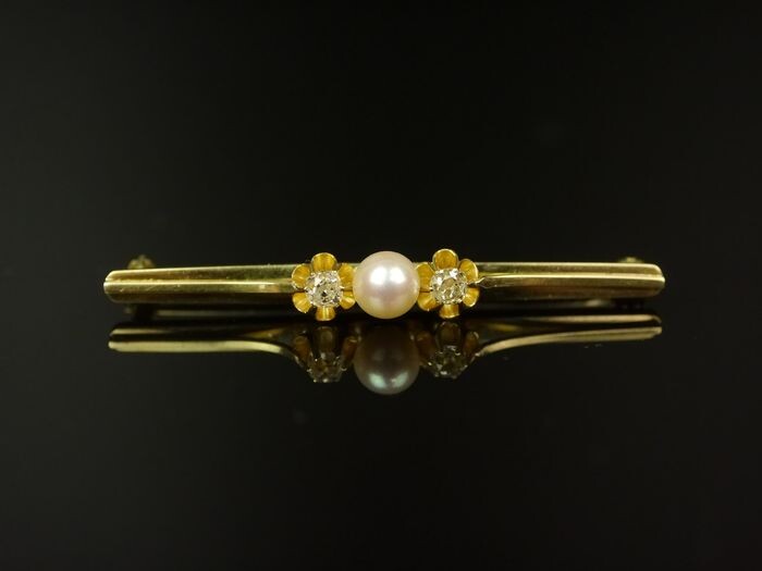 585 gold - Antique diamond brooch 0.30 carat with cultured pearl.