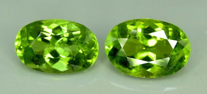 6.45 carats eye Clean Oval Cut Calibrated Apple Green