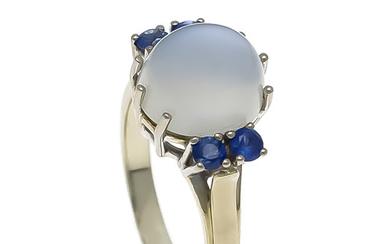 Moonstone sapphire ring WG 750/000 with an oval...