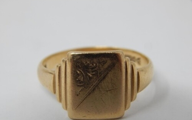 9ct Yellow Gold Signet Ring Hallmarked Chester 1950: Ring Si...