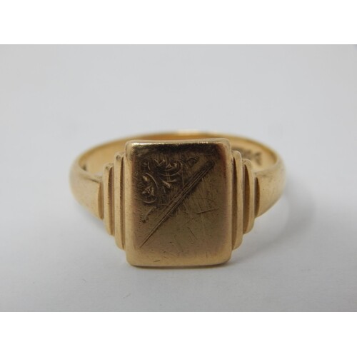 9ct Yellow Gold Signet Ring Hallmarked Chester 1950: Ring Si...