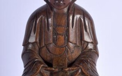 A 17TH/18TH CENTURY CHINESE CARVED WOOD FIGURE OF AN