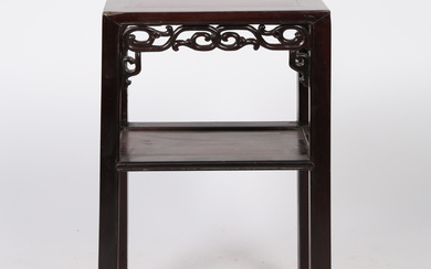 A 20TH CENTURY CHINESE HARDWOOD TABLE OF RECTANGULAR FORM.