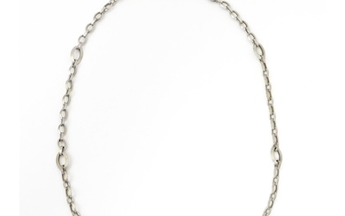 A 9ct white gold and white metal necklace. Approx. 22" long