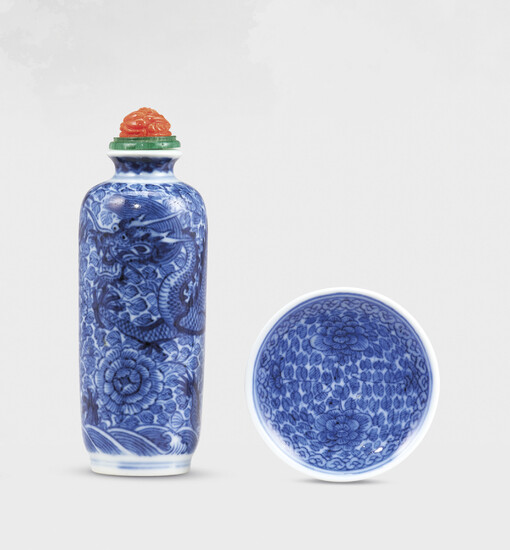 A BLUE AND WHITE PORCELAIN ‘DRAGON’ SNUFF BOTTLE, QING DYNASTY, 1820-1880