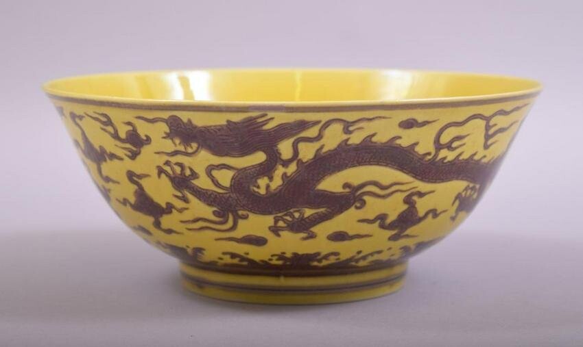 A CHINESE MING STYLE YELLOW GROUND PORCELAIN DRAGON