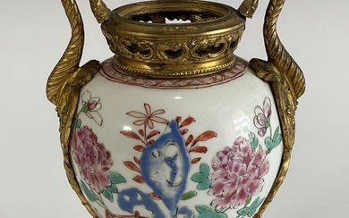 A CHINESE QING QIANLONG FAMILLE ROSE PORCELAIN VASE WITH FRENCH GILT BRONZE MOUNT