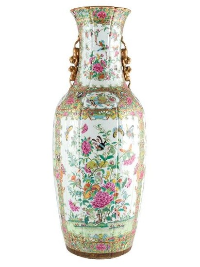 A Chinese Export Rose Canton Porcelain Vase
