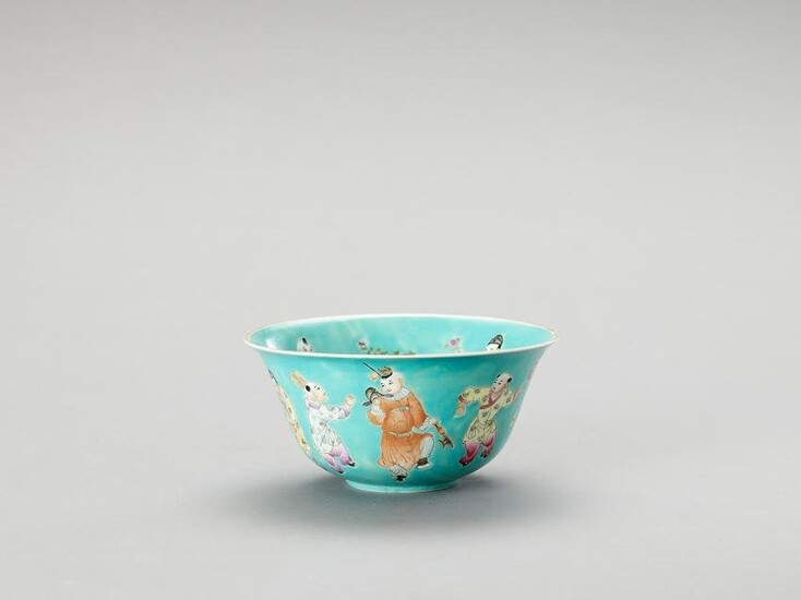A FAMILLE ROSE TURQUOISE BOWL
