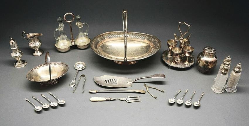 A GROUP OF STERLING AND SILVER PLATED ITEMS.