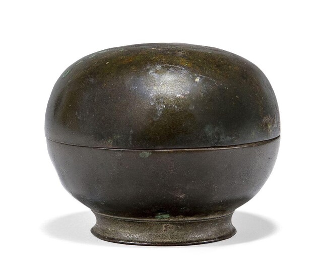 A Khmer bronze lidded circular box, 16th century, with short, flared foot, 7.5cm diameter
