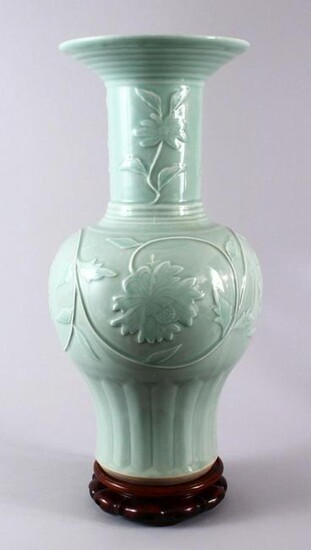 A LARGE CHINESE CELADON PORCELAIN VASE & STAND, the